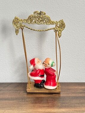 VINTAGE Kissing Santa Claus Mrs. Claus Metal Frame Christmas Ornament Hong Kong